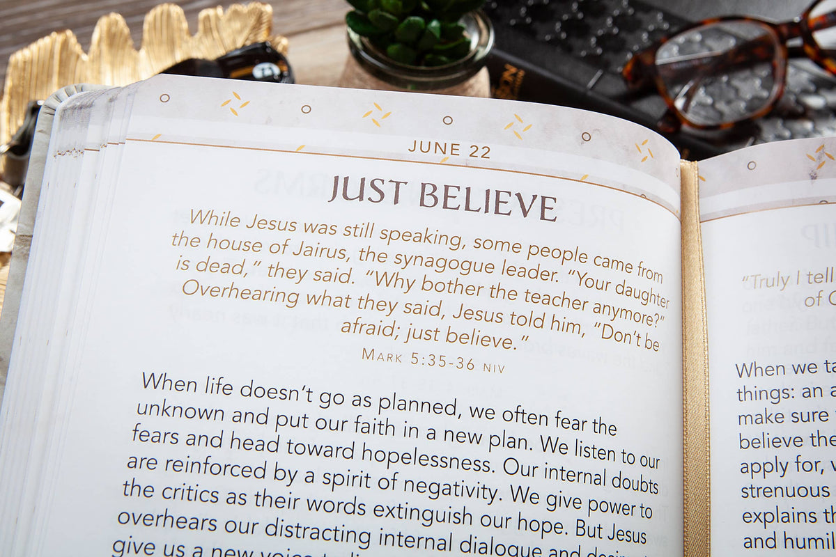 A Little God Time for Men (Large Print Devotional)