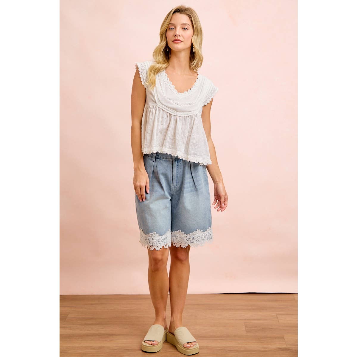 WASHED DENIM LACE HEM HALF PANTS WITH PLEATED DETAIL