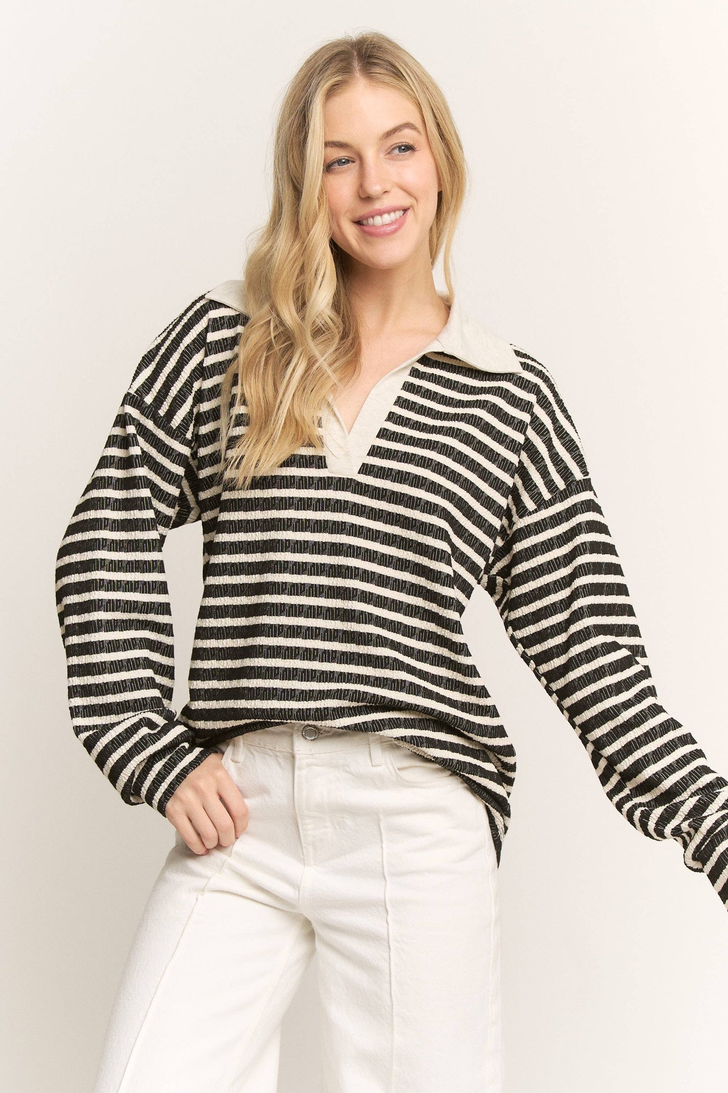 STRIPE PRINT COLLARED V NECK KNIT TOP