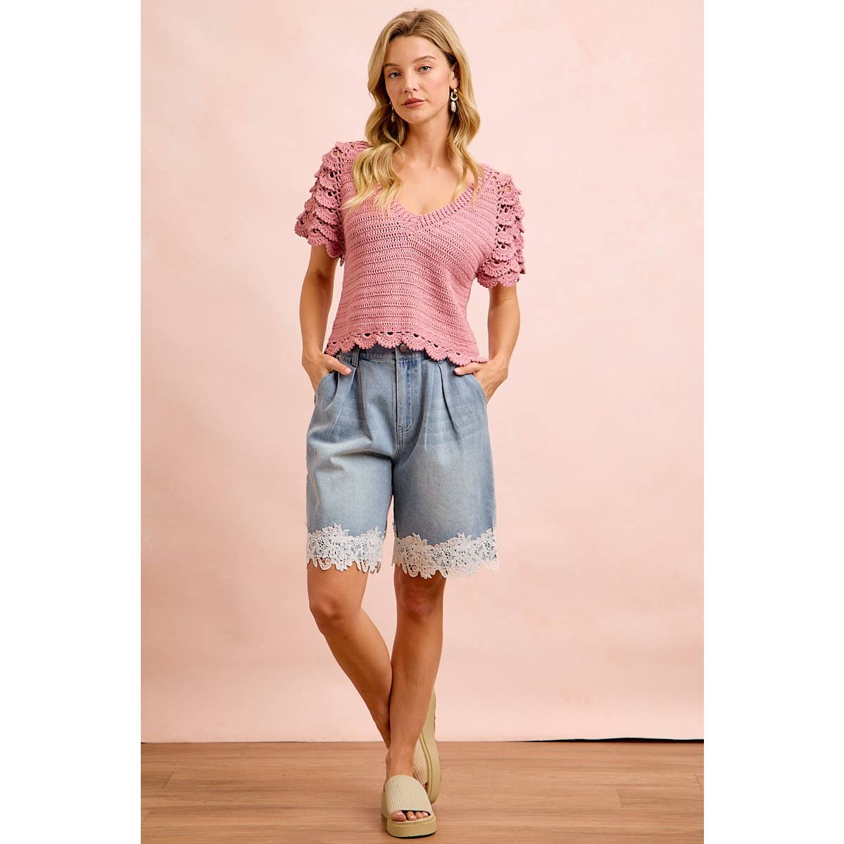 WASHED DENIM LACE HEM HALF PANTS WITH PLEATED DETAIL
