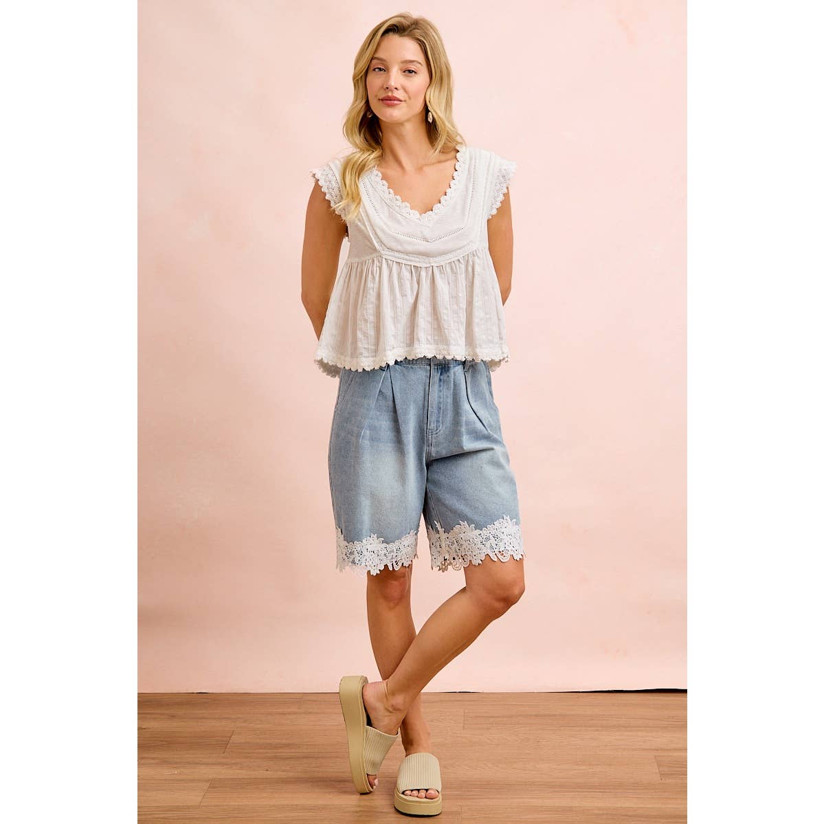 WASHED DENIM LACE HEM HALF PANTS WITH PLEATED DETAIL