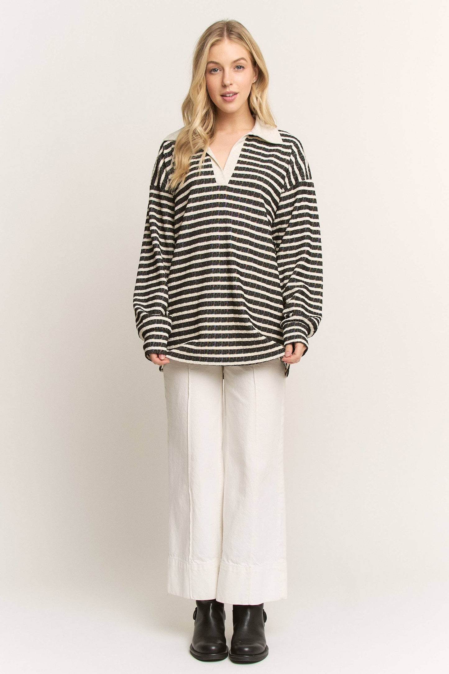 STRIPE PRINT COLLARED V NECK KNIT TOP