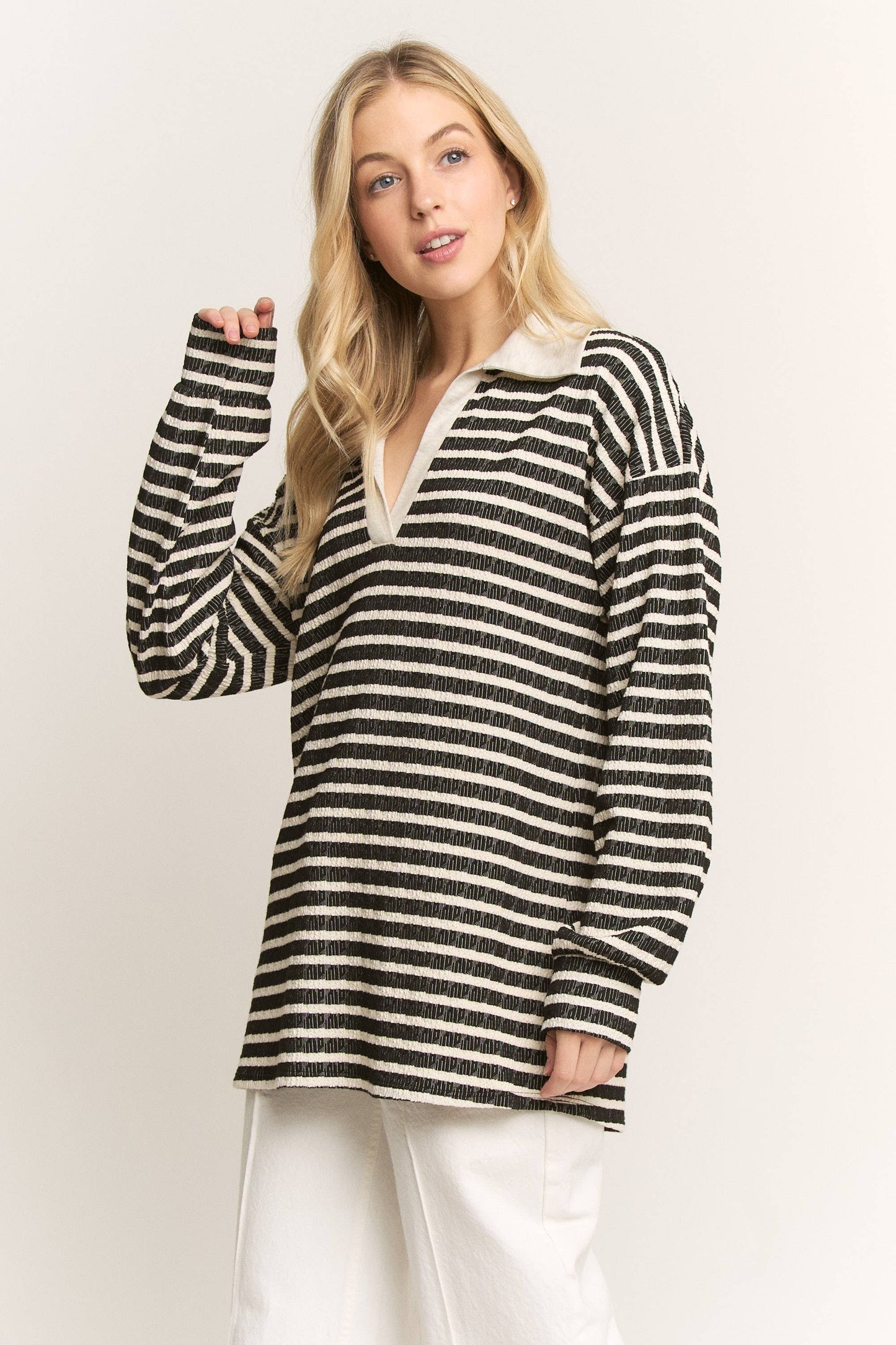 STRIPE PRINT COLLARED V NECK KNIT TOP