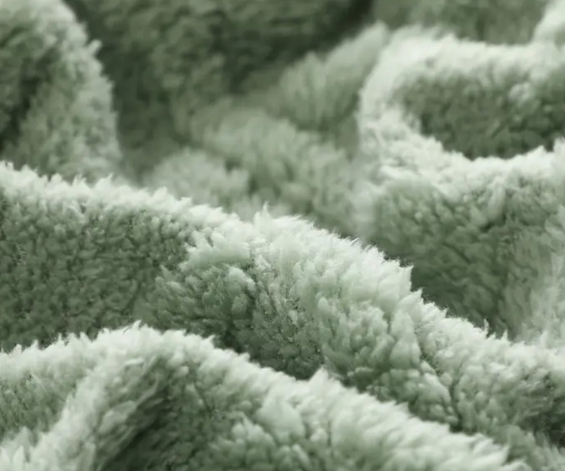 Cozy Green Solid Color Jacquard Tower Blanket