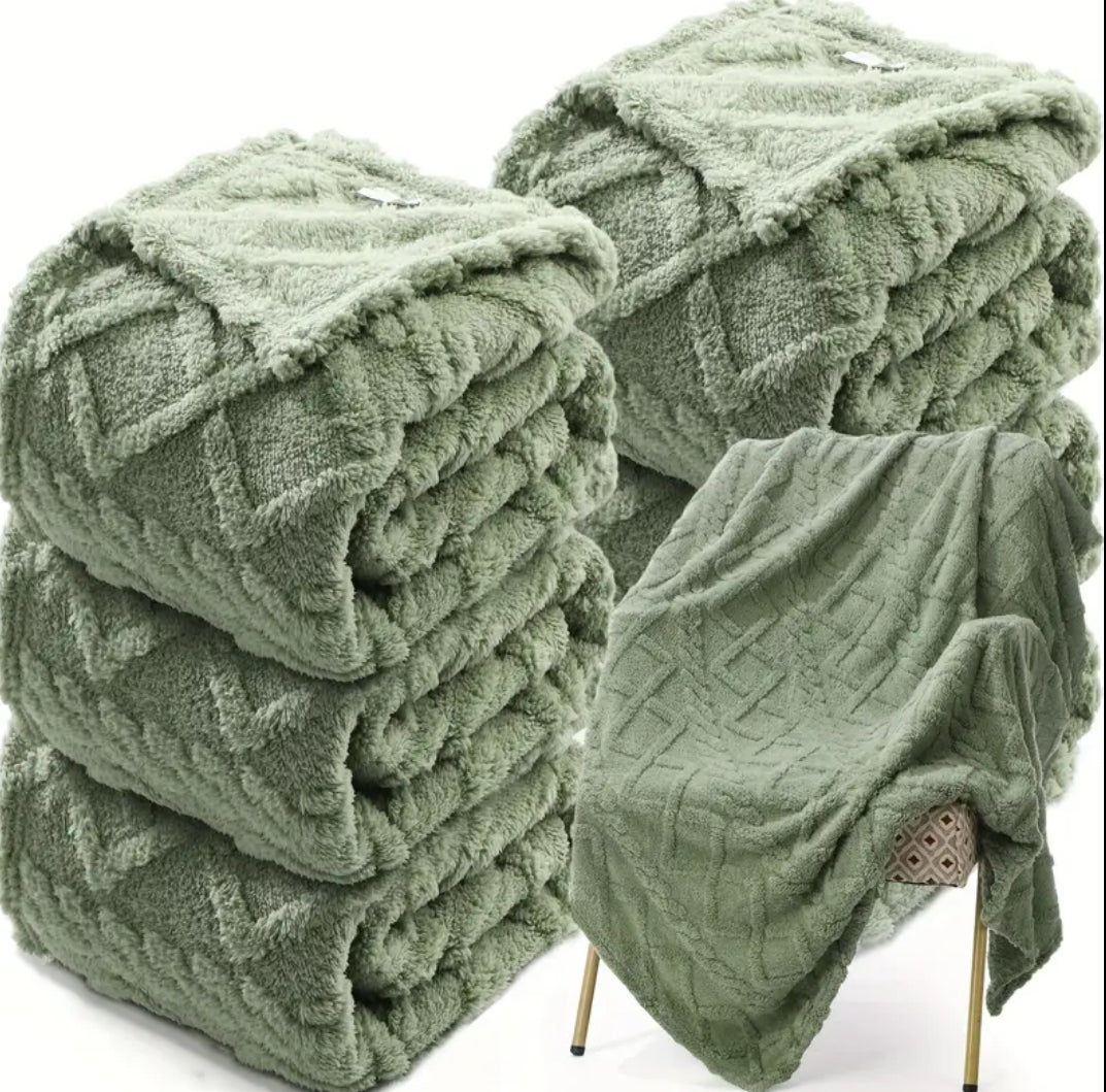 Cozy Green Solid Color Jacquard Tower Blanket