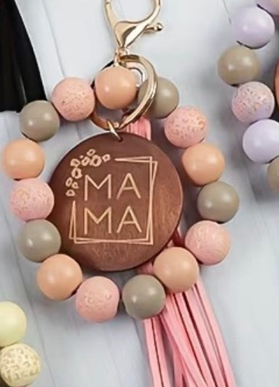 Keychain with colorful beads and a wooden tag engraved with 'MAMA'.