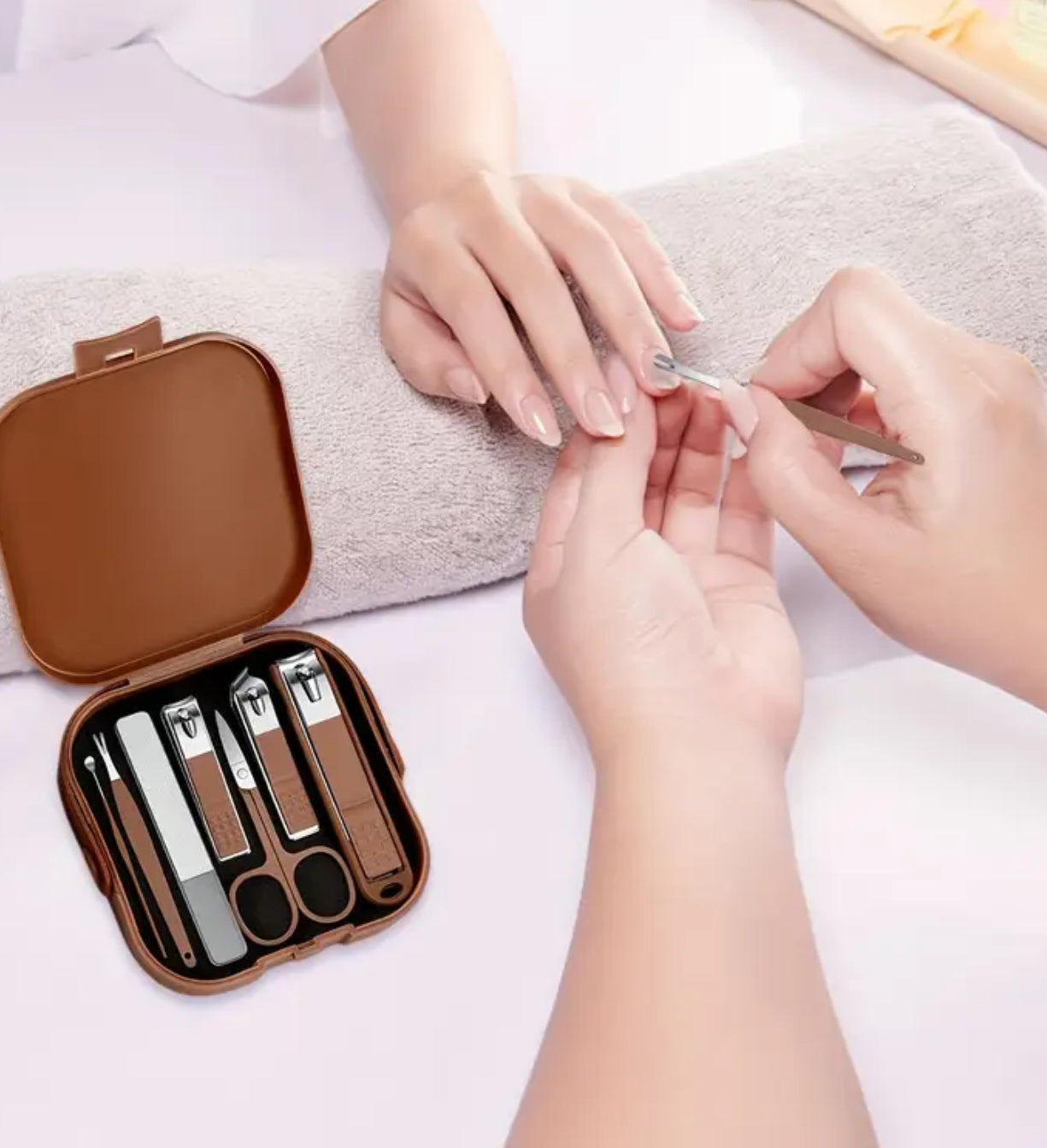 7pcs Nail Trimming Set in a sturdy and chic plastic case with faux leather embellishments