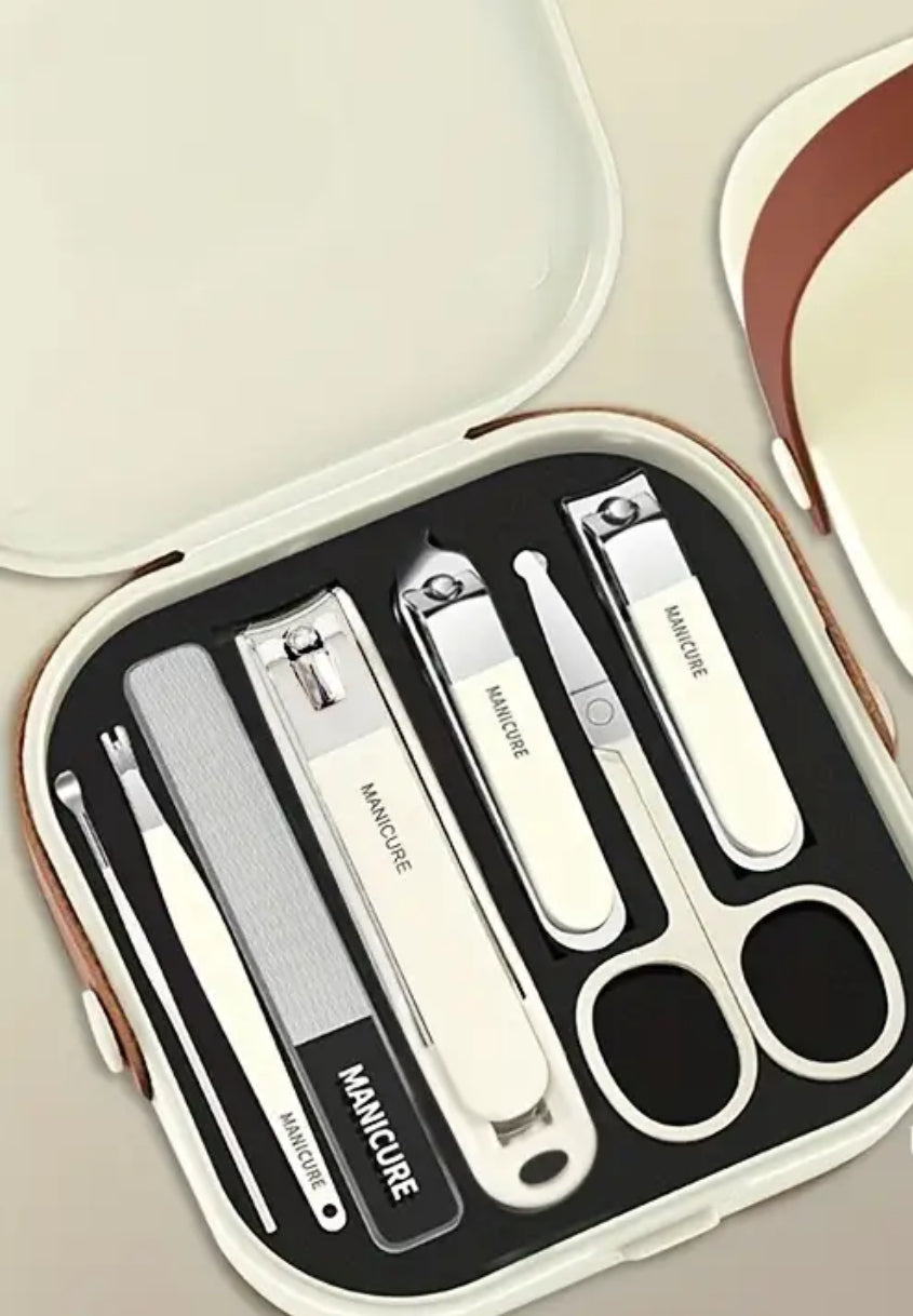 7pcs Nail Trimming Set in a sturdy and chic plastic case with faux leather embellishments