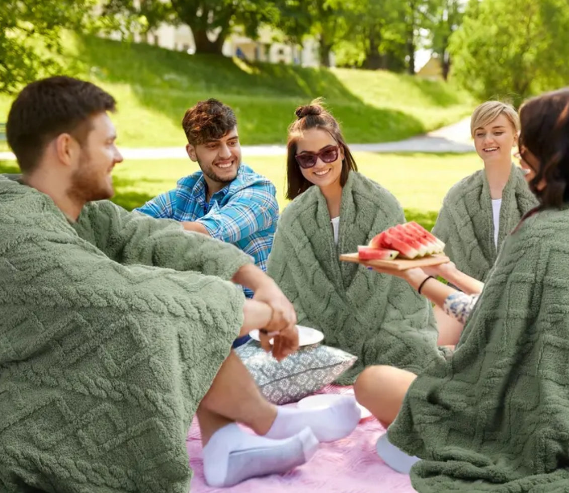 Cozy Green Solid Color Jacquard Tower Blanket