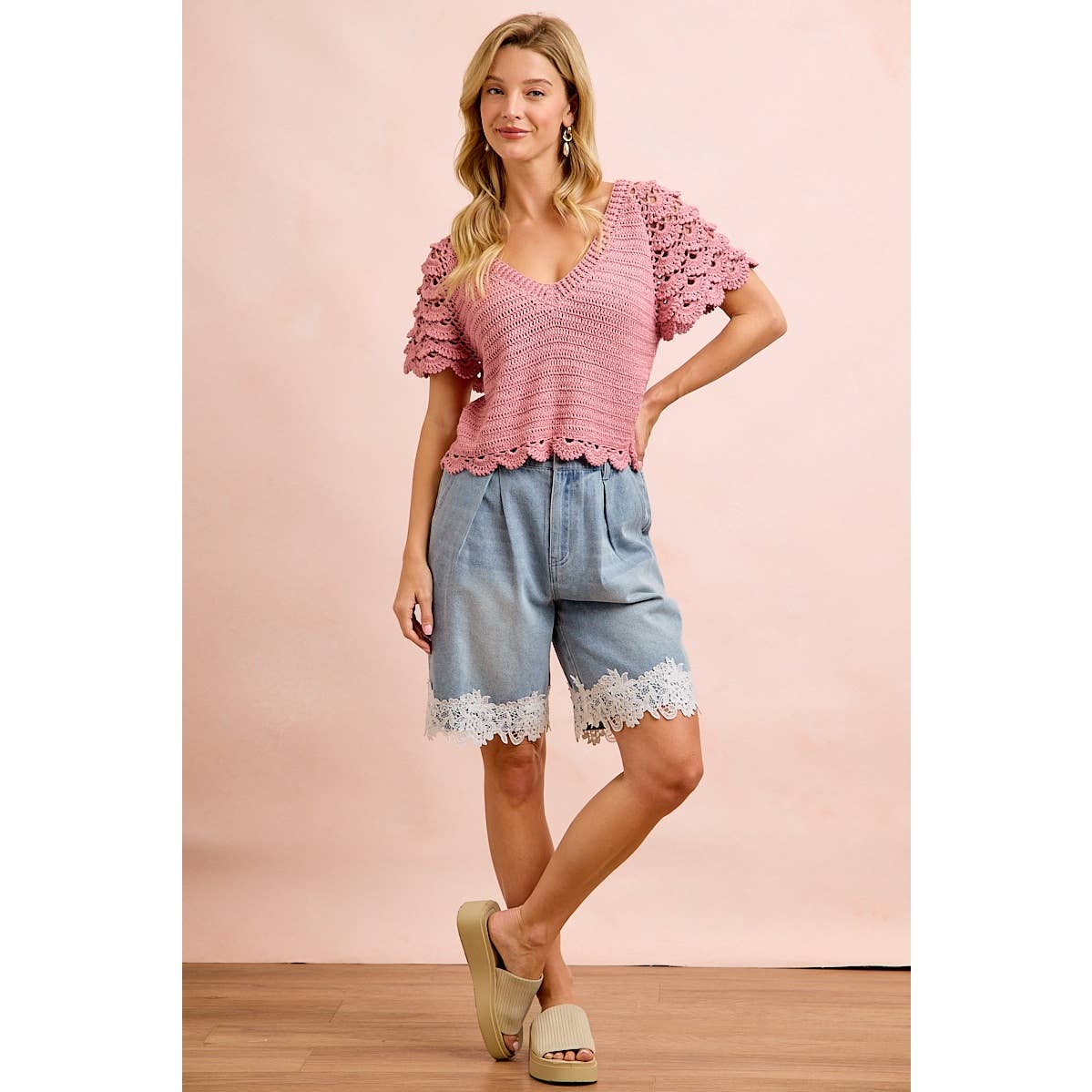 WASHED DENIM LACE HEM HALF PANTS WITH PLEATED DETAIL