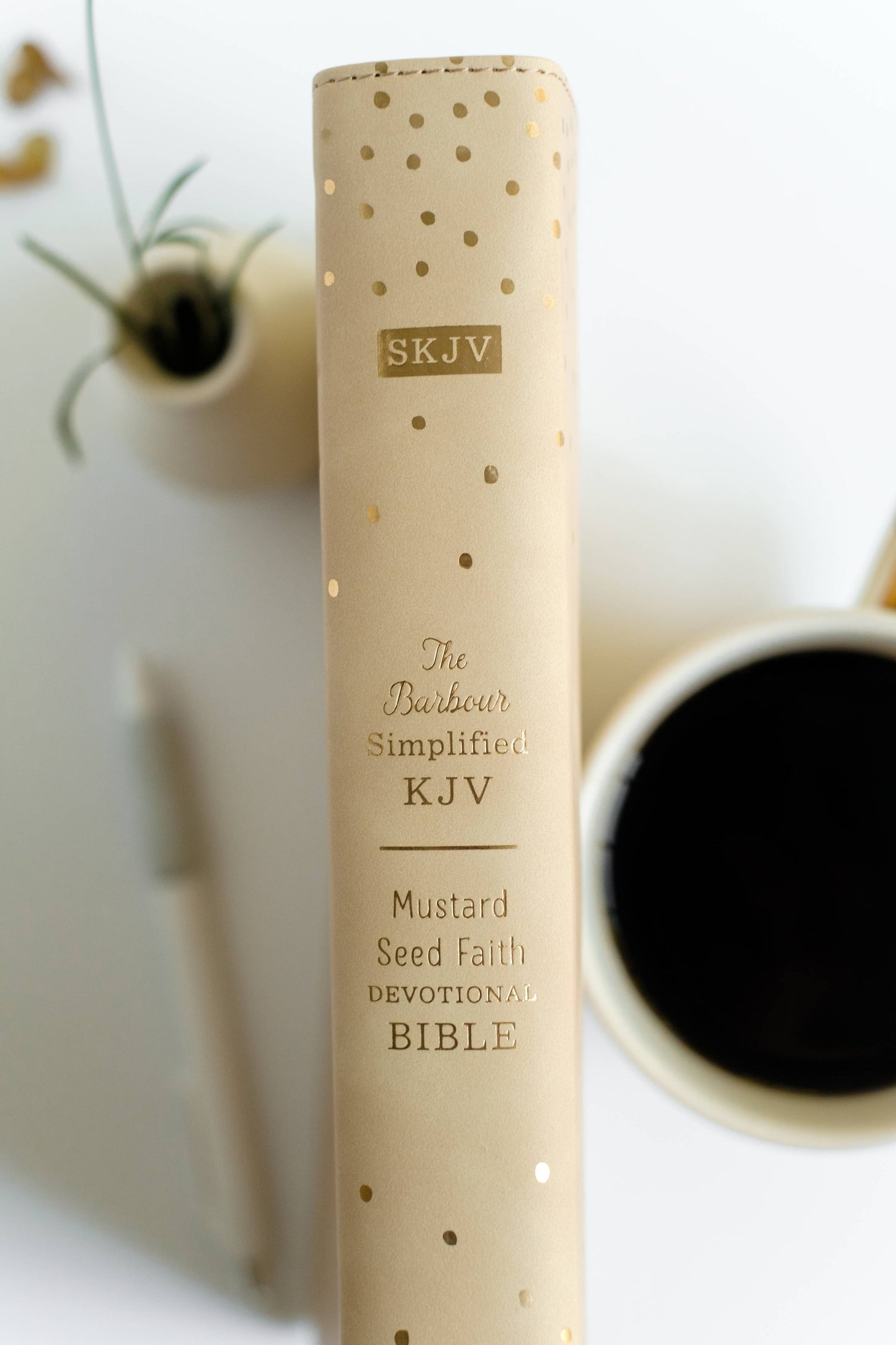 Mustard Seed Faith Devotional Bible—SKJV [Beige Polka Dots]iuybmnv<BV>