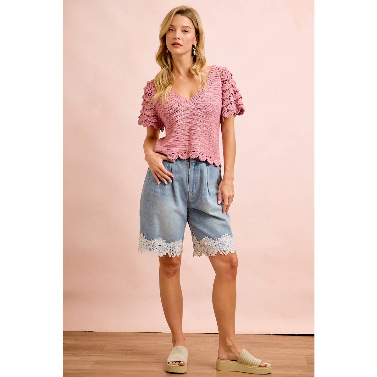 WASHED DENIM LACE HEM HALF PANTS WITH PLEATED DETAIL