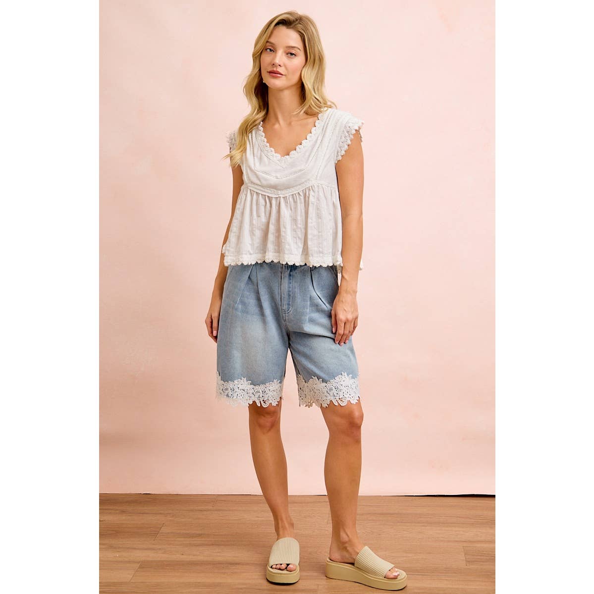 WASHED DENIM LACE HEM HALF PANTS WITH PLEATED DETAIL